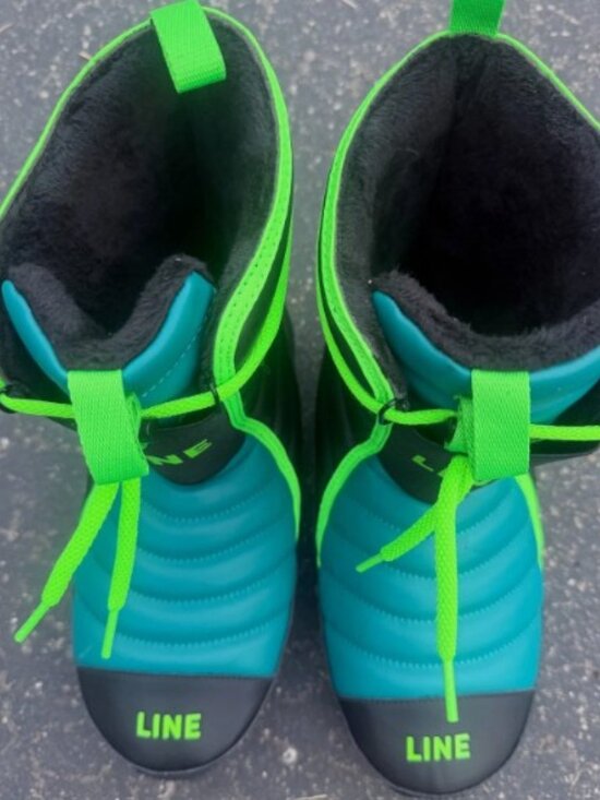 Share LINE BOOTIE 2.0 Black/Green Size Large Snow Boots 11-12US M and 12-13 US W